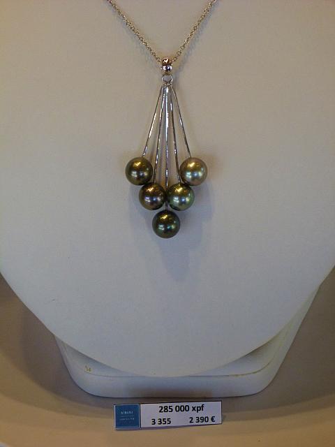 Necklace - prices below ($ 3,355.00 U.S.)