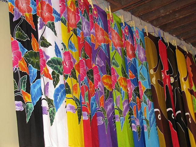 Pareaus (sarongs)